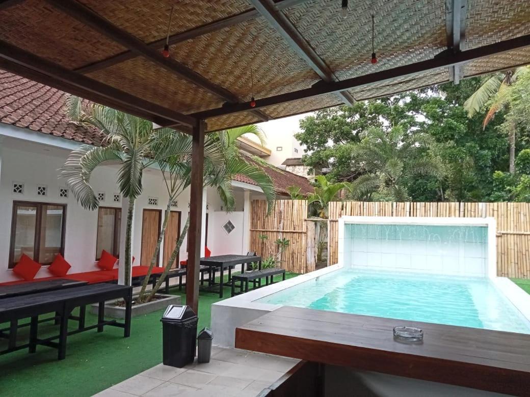 Indonesia Backpacker Hostels Kuta  エクステリア 写真