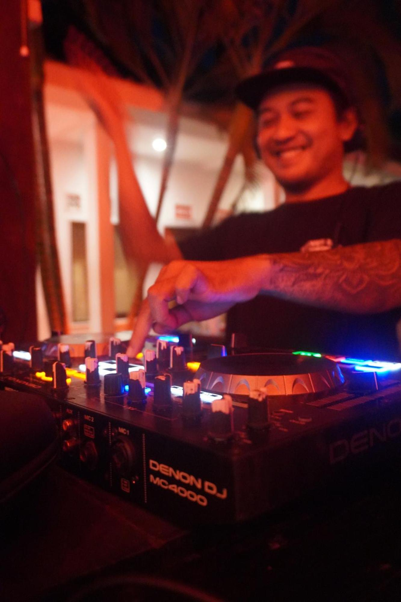 Indonesia Backpacker Hostels Kuta  エクステリア 写真