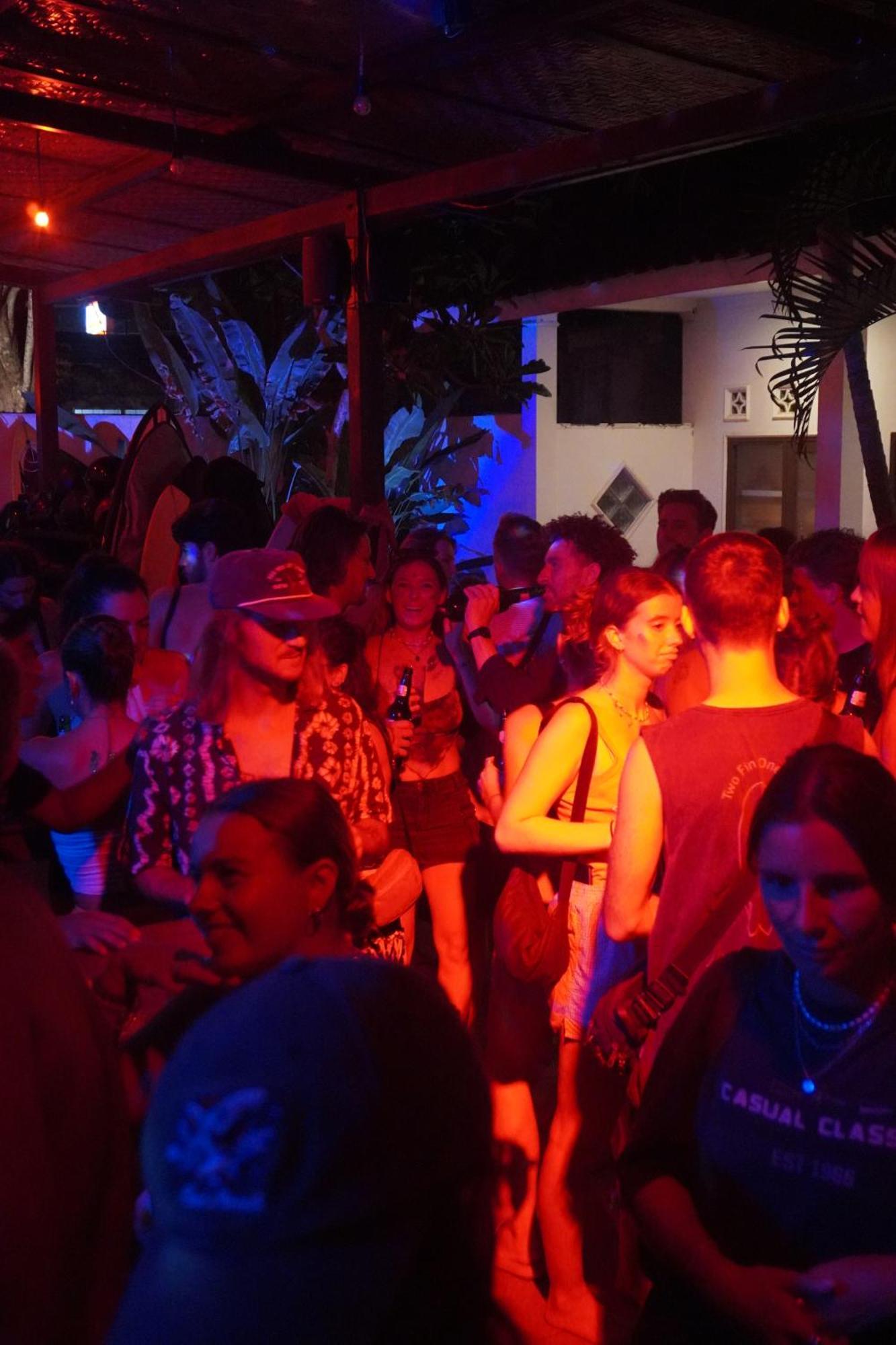 Indonesia Backpacker Hostels Kuta  エクステリア 写真
