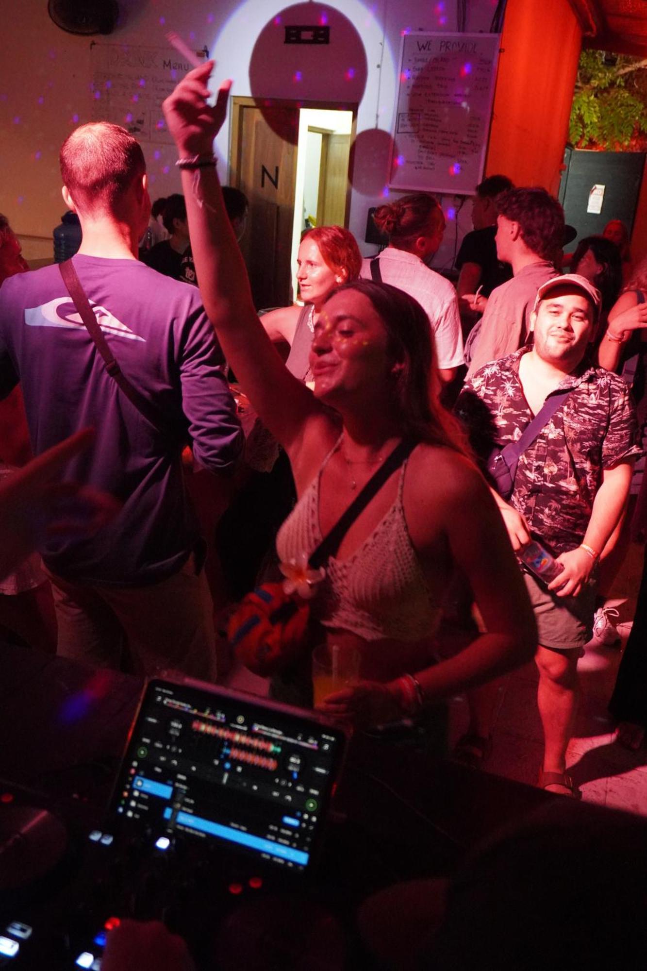 Indonesia Backpacker Hostels Kuta  エクステリア 写真