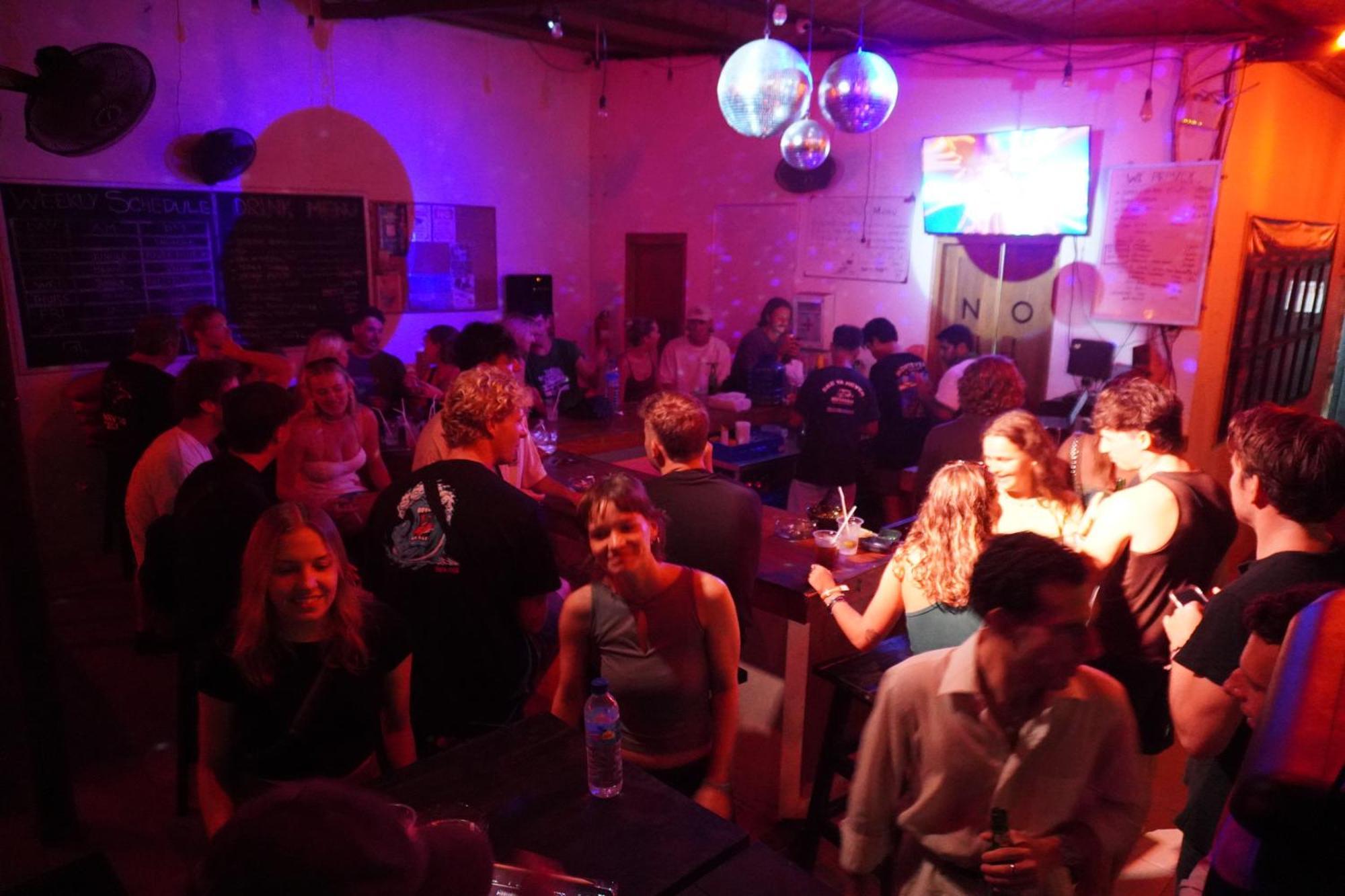 Indonesia Backpacker Hostels Kuta  エクステリア 写真