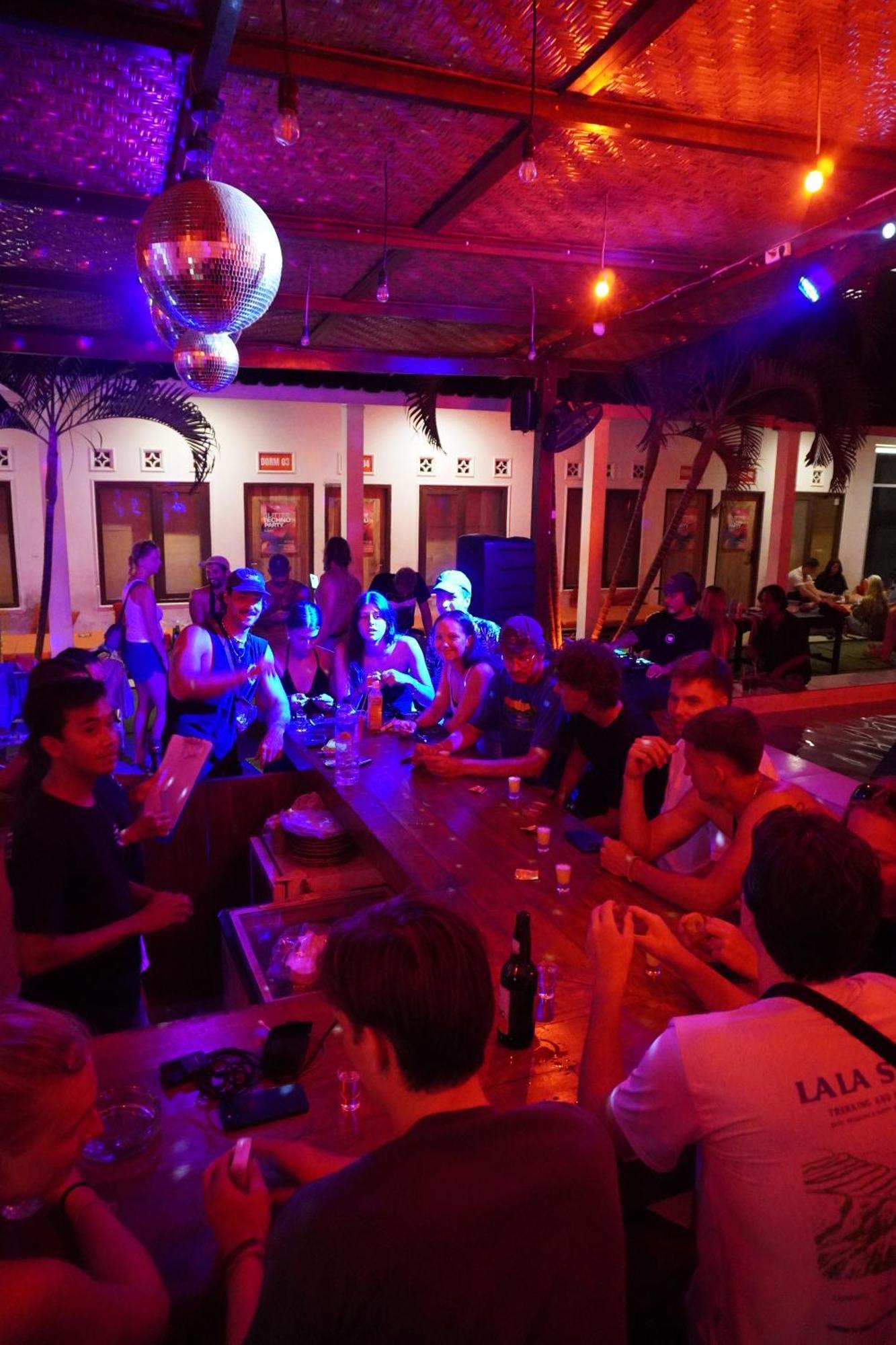 Indonesia Backpacker Hostels Kuta  エクステリア 写真